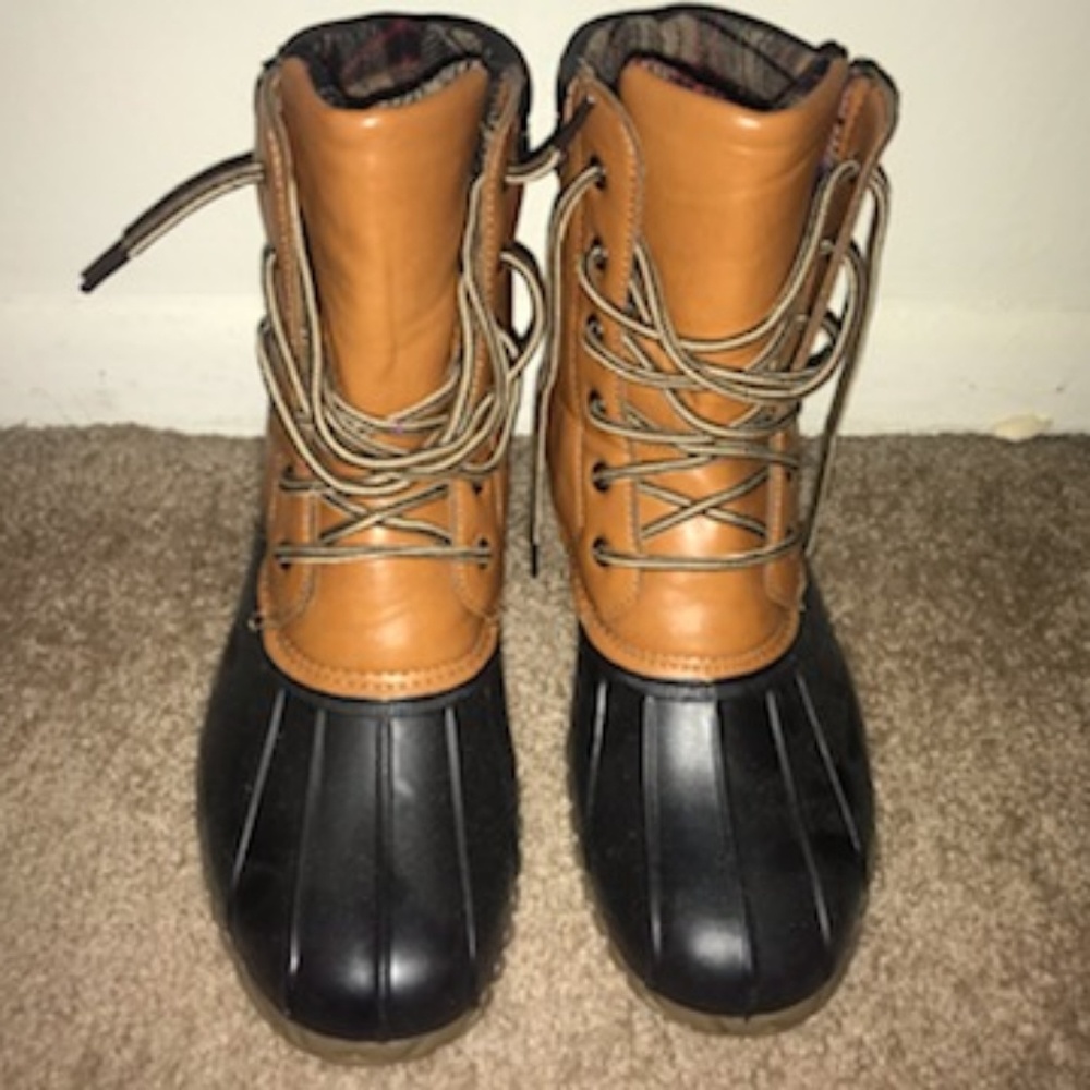 Duck Rainboots with free hunter socks included